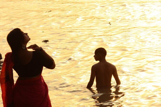 Chasing The Sun Experience Kolkata's Culture - Malik Ghat Flower Market under Howrah Bridge: trade meets ritual
