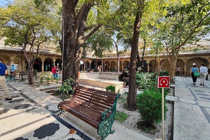 City Palace visits with Licensed Guide with Entry Assistance - City Palace Museum: A Short Stop That Finishes the Story