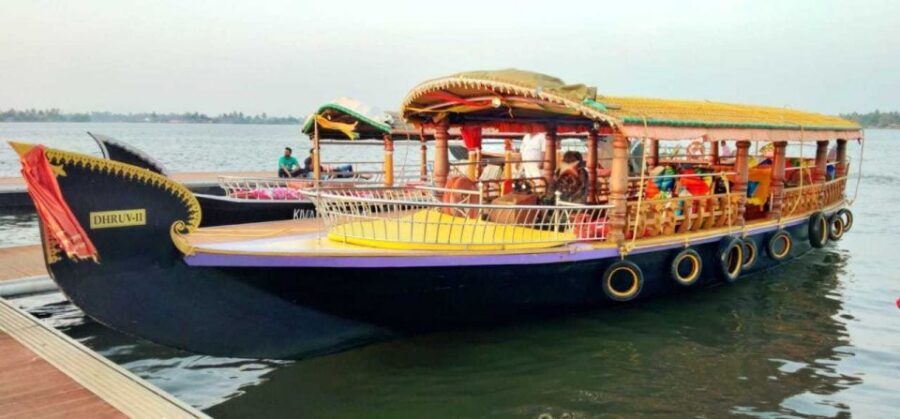Cochin : Alleppey/Alappuzha Backwater Canoe (Shikara) Cruise - The 3-hour shikara ride: paddy fields, coconut palms, and village routines