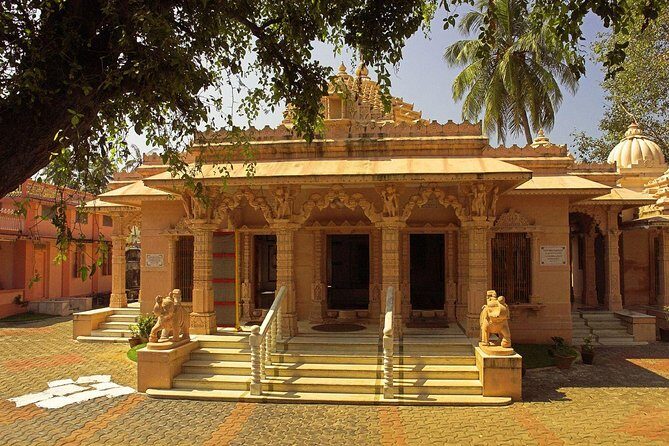 Cochin Port Shore Excursion – A Private Guided Tour of kochi - Dutch Cemetery (1724) and the Mahatma Gandhi Beach break
