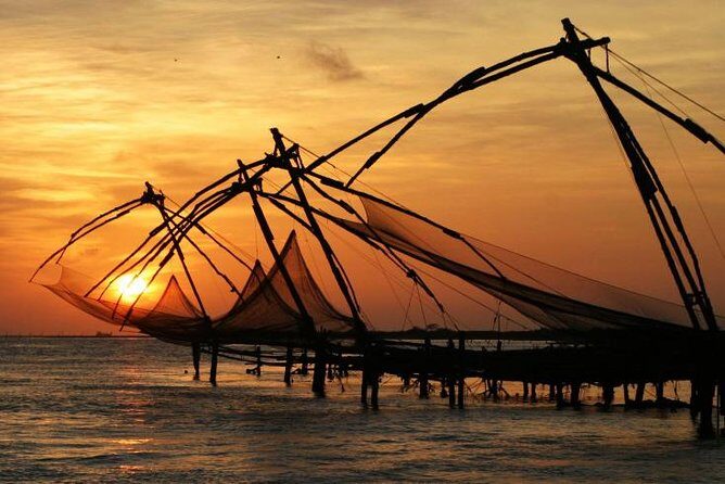 Cochin Shore Excursions from Cruise Terminal - On the water in Aleppey: what the houseboat and shikara time is really like