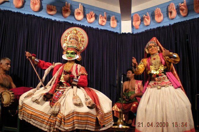 Colors of Kochi: City Tour & Kathakali Experience - Getting oriented in Fort Kochi before the Kathakali show