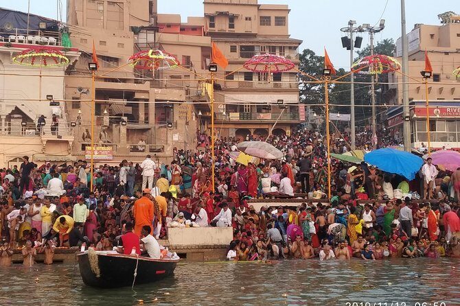 Complete Varanasi Tours - Varanasi viewed from the Ganges: why this plan works