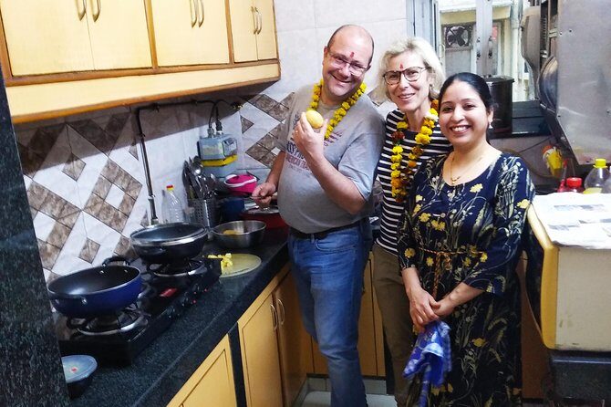 Cooking Demo + Lunch/Dinner and interaction with an Indian family @ Chez Anjali - Getting to Chez Anjali: Karol Bagh meeting point basics