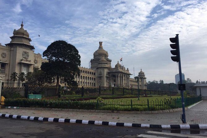 Cubbon Park Walk- Namma Bengaluru Heritage Walk - Cubbon Park: history lessons with built-in shade breaks