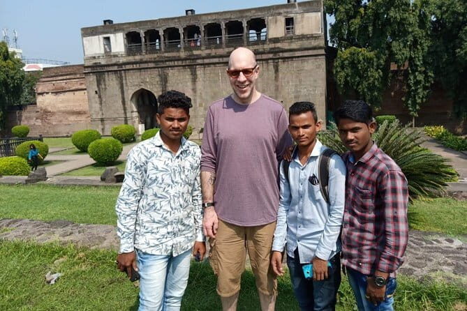 Culture trip in Pune to Aga Khan Palace, a dargah and temples - Narayanpur Datta Mandir: the single-faced Dattatreya detail