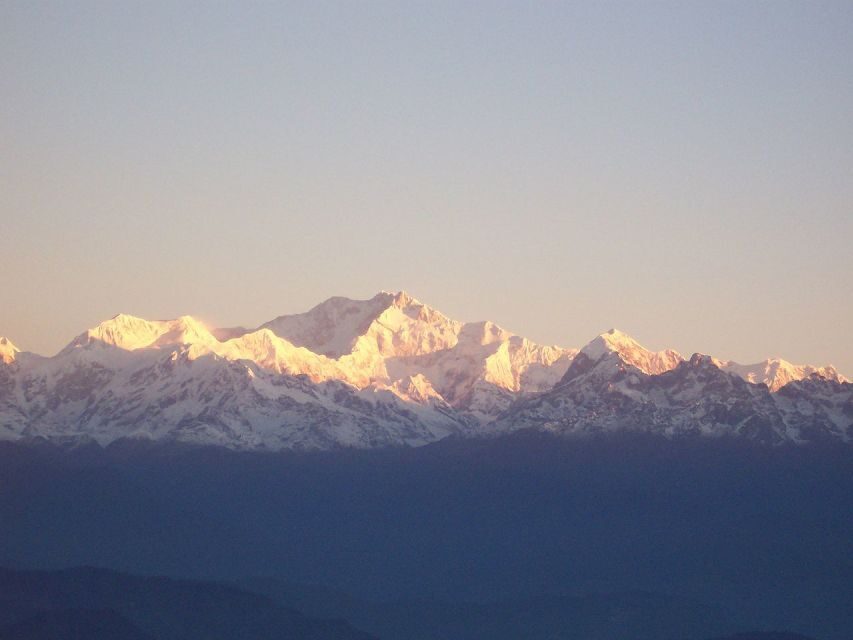 Darjeeling: Private Tiger Hill Sunrise Trip - At Tiger Hill: Peak Views, Cotton Clouds, and the Wind Factor