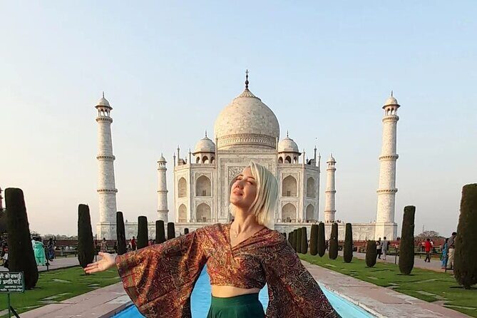 Day Trip to Agra from Delhi Including Taj Mahal and Agra Fort with Lunch - Round-trip transport and a guide who keeps the day flowing