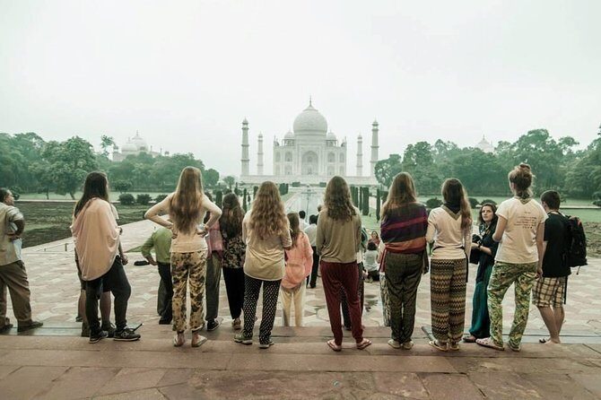Day Trip to Taj Mahal from Delhi - Arriving in Agra: a guide who manages the big moment