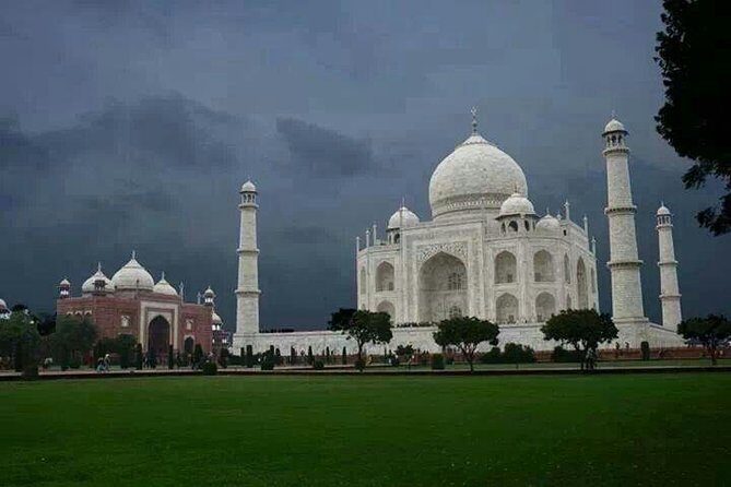 Day Trip to The Taj Mahal and Agra from Delhi - Carpet House Agra and the craft demonstrations: useful for shoppers, annoying for browsers