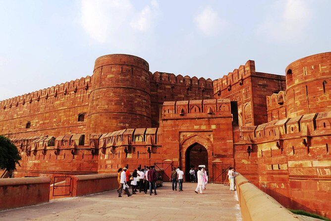 Day Trip to World's Greatest Monument of Love - Agra Tour from Delhi - Lunch at a 5-Star Hotel (And What to Watch For)