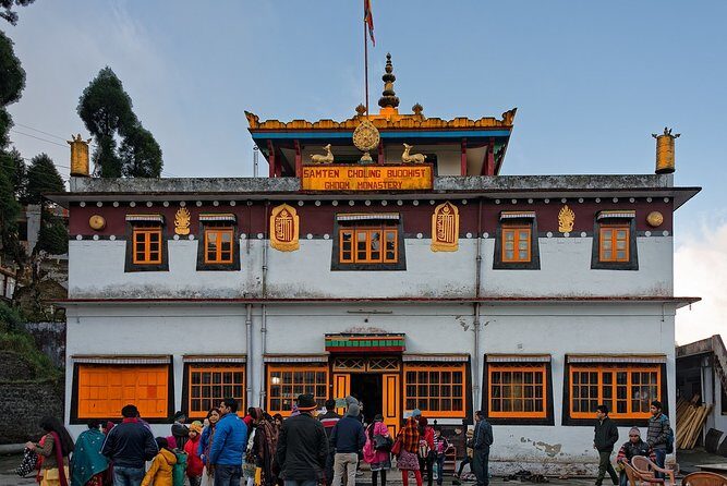 Day_Trippers (Darjeeling Full Day Tour). - Padmaja Naidu Zoo, the Rangeet Valley ropeway, and Gombu Rock