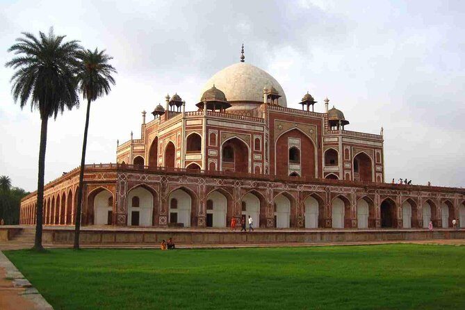 Delhi Agra Jaipur Tour -''Oberoi Special for 5 Nights - Your Guides and How to Think About Their Role