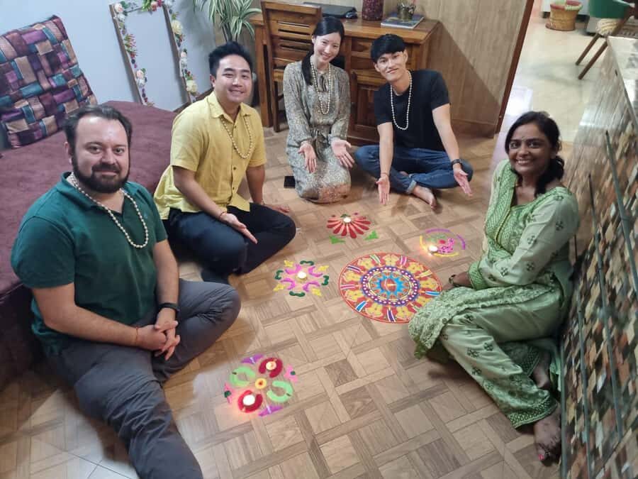 Delhi: AI Cooking Class and Much More in a Local Family Home - Hindi games and trivia: learning without feeling tested