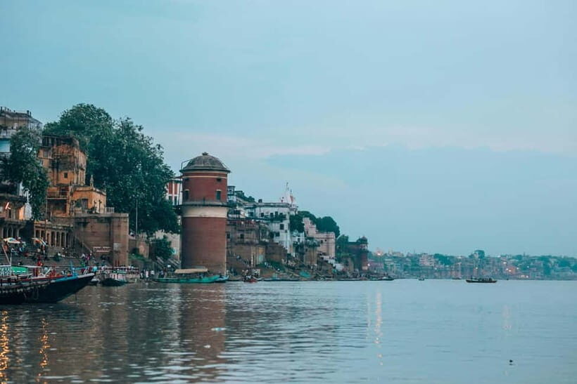 Delhi Airport to Taj Mahal Tour Instant Booking - Agra break time: lunch, tastes, and bazaar wandering