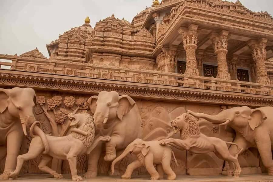 Delhi: Akshardham Temple Tour with Water & Light Show by Car - Key points before you go