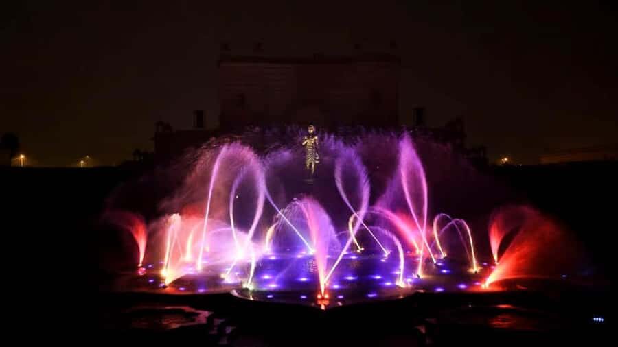 Delhi: Akshardham Temple Tour with Water & Light Show by Car - Sahajanand Darshan: values shown through story and media