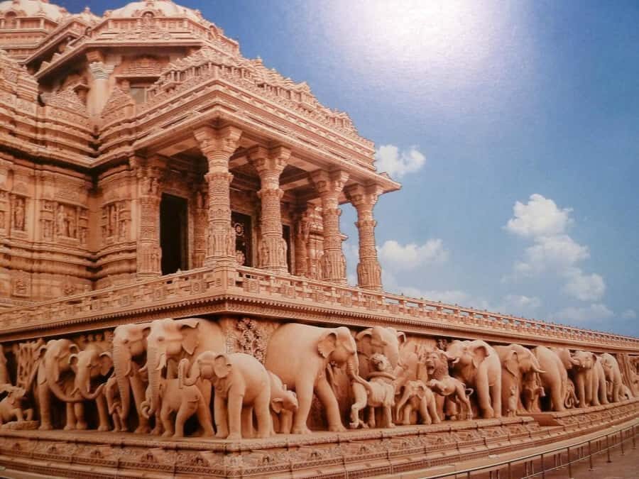 Delhi: Akshardham Temple Tour with Water & Light Show by Car - Neelkanth Darshan: a pilgrimage that turns into a visual lesson
