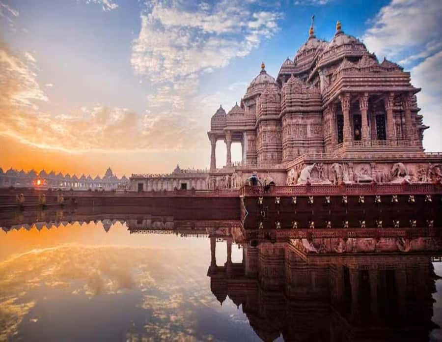 Delhi: Akshardham Temple Tour with Water & Light Show by Car - Dinner option and pacing for a full-day finish