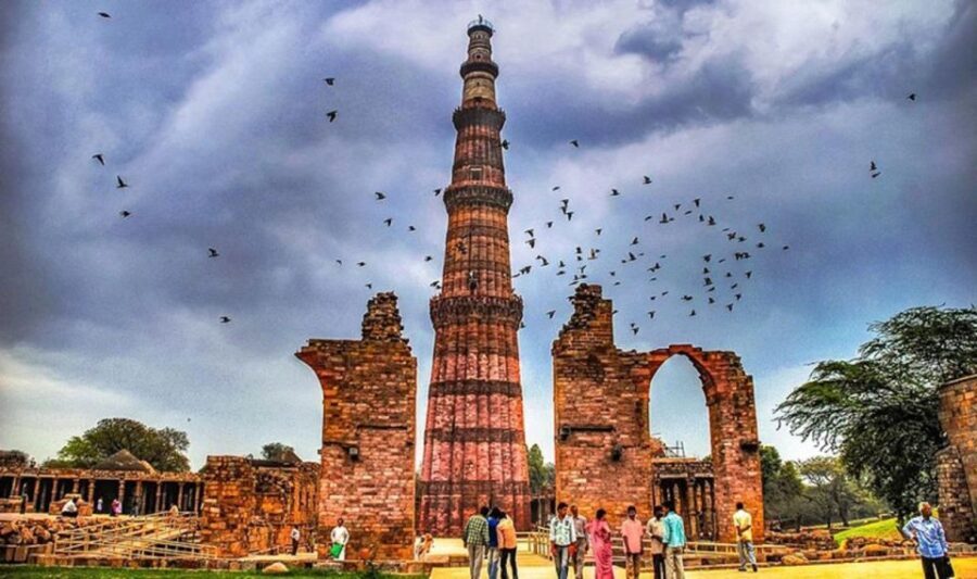 Delhi: All Inclusive Old & New Delhi Full & Half Day Tour - Khari Baoli spice market and Paranthe Wali Gali