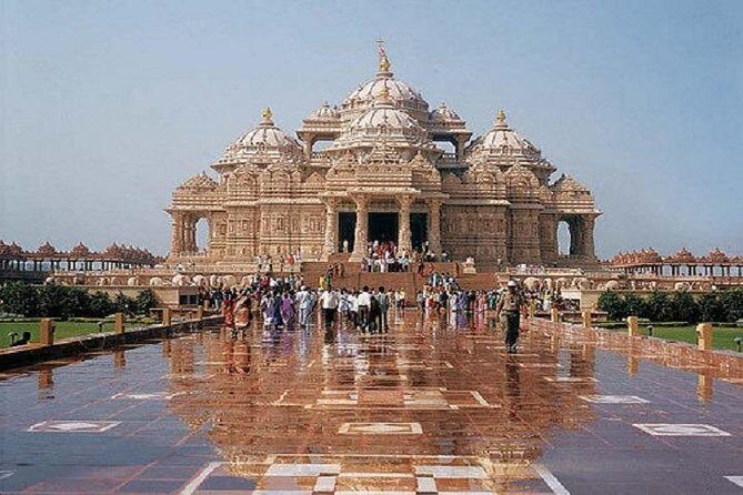 Delhi City Sightseeing Tour In a Private Car With Safe & Reliable Driver - Lotus Temple, Qutub Minar, and Jantar Mantar: three different styles of Delhi wow