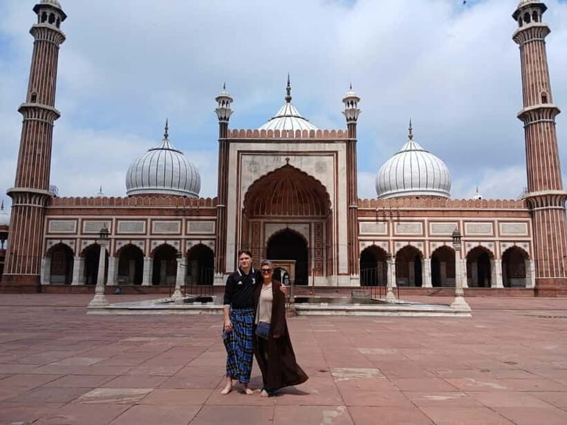 Delhi: Customizable Old and New Delhi Half or Full Day Tour - Gurudwara Bangla Sahib: A Break for Your Brain