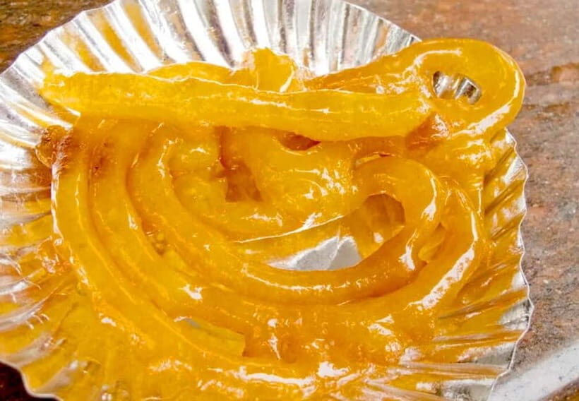 Delhi: Delhi Street Food Tour with Guide at Chandni Chowk - Key Things You’ll Notice Right Away