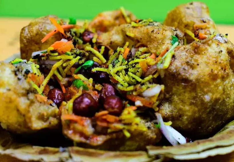 Delhi: Delhi Street Food Tour with Guide at Chandni Chowk - Getting In and Out Smoothly: Private Car Pickup and a Smart Route
