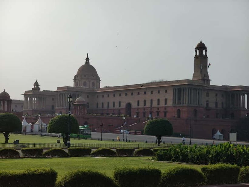 Delhi Diaries: Chaos, Culture & Charm - Lotus Temple or Bangla Sahib: Two Ways to Feel Peace