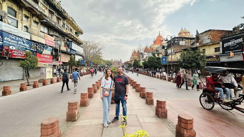 Delhi Diaries: Chaos, Culture & Charm - Hotel Pickup, Air-Conditioned Transport, and a Guide Who Keeps It Clear
