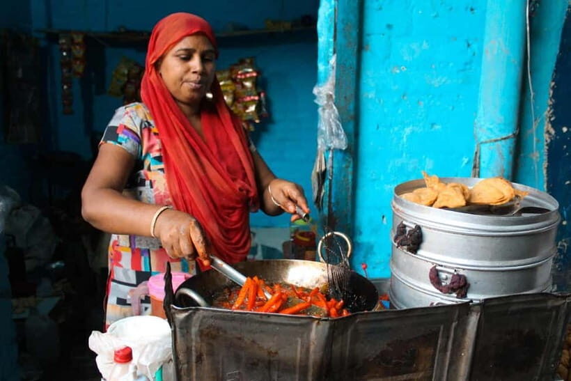Delhi: Ethical Sanjay Colony Slum Tour - Religious and Social Life: More Than Temples and Mosque Stops