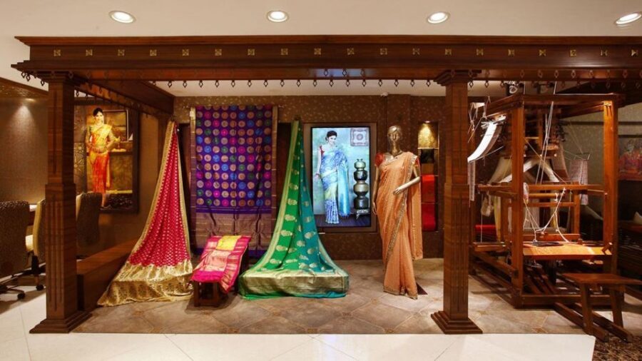 Delhi Exclusive Guided Shopping Tour in AC car and transfers - A Half-Day Delhi Shopping Sprint in an AC Car