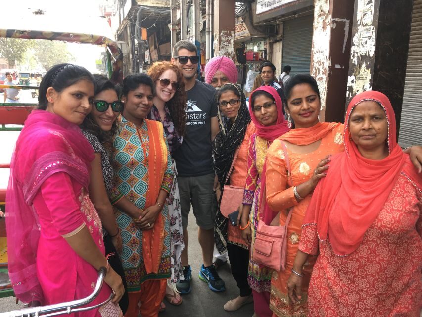 Delhi Exclusive Guided Shopping Tour in AC car and transfers - Art and Cottage Emporium: Where Souvenirs Get Real