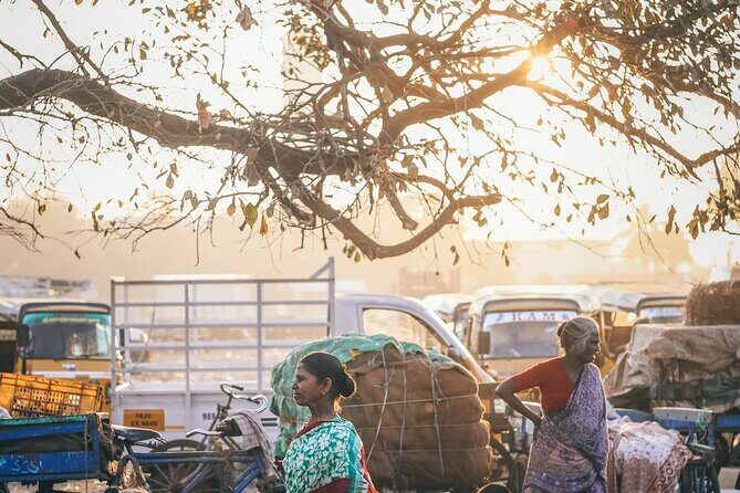 Delhi: Explore Old Delhi on Tuk Tuk with Shopping and Street Food - Jama Masjid: a landmark visit that balances the market noise