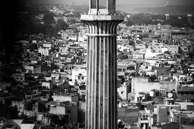Delhi: Explore Old Delhi on Tuk Tuk with Shopping and Street Food - Ugrasen ki Baoli stepwell: the curveball stop that’s worth it