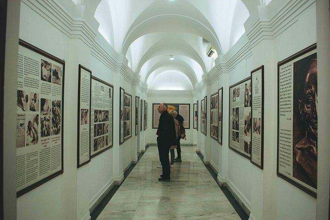 Delhi Footsteps of Mahatma Gandhi Half-Day Tour - National Gandhi Museum: Books, Artifacts, and That Take-Home Book