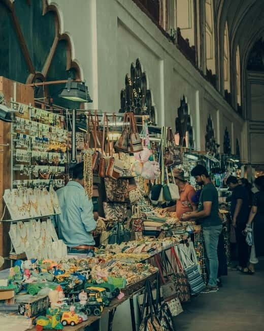 Delhi: Guided Shopping Tour Experience with Female Expert - Key Points You’ll Care About