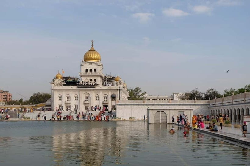 Delhi: Gurudwara Bangla Sahib Tour with Langar Meal - Key things to know before you go