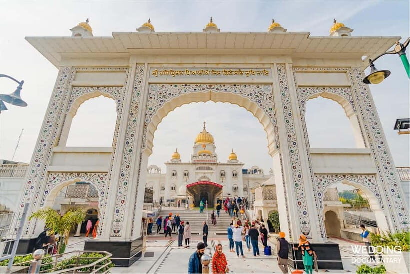 Delhi: Gurudwara Bangla Sahib Tour with Langar Meal - Walking barefoot through white marble corridors