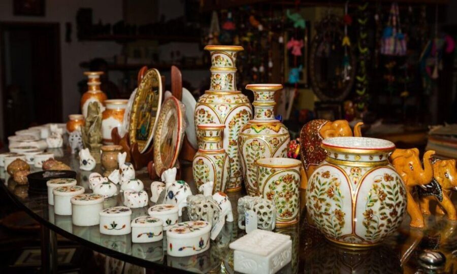 Delhi: Half day Shopping tour with guide by car. - Key Highlights at a Glance