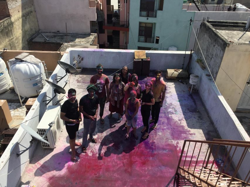 Delhi Half Day Slum Walking Tour with Guide - The Hindu Temple Stop: Why Religion Shows Up Every Day