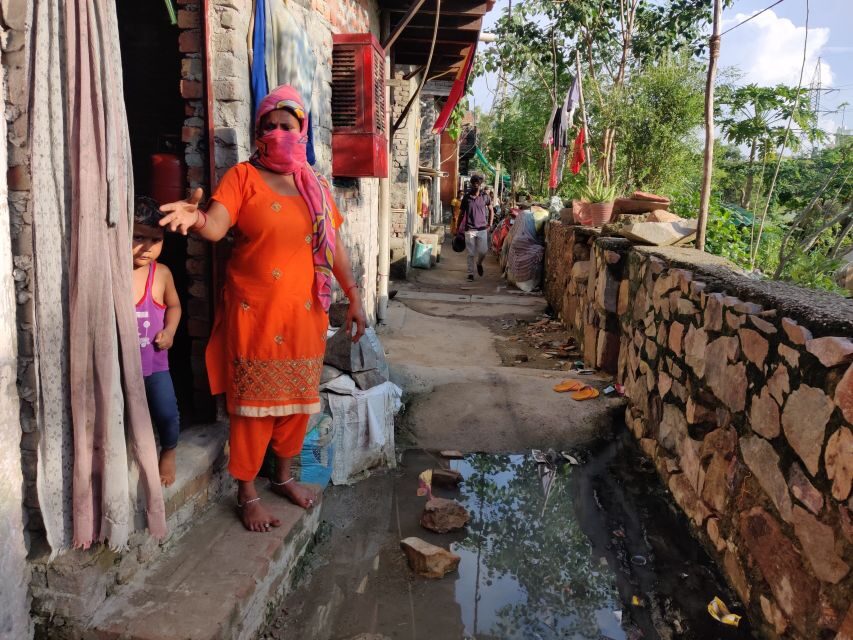 Delhi Half Day Slum Walking Tour with Guide - Your English Guide and the Pace That Keeps It Human