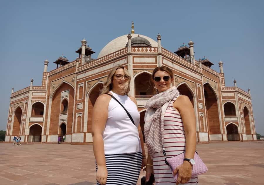 Delhi: Half or Full-Day Private Tour with Tuktuk Ride - The lunch break at a microbrewery: what to expect and how to budget