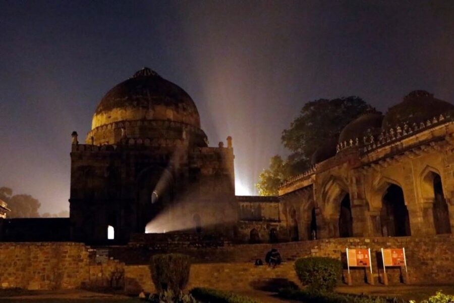 Delhi: Heritage Night Walking Tour with Food Tasting - Lodhi Garden tombs: history in a slower pace