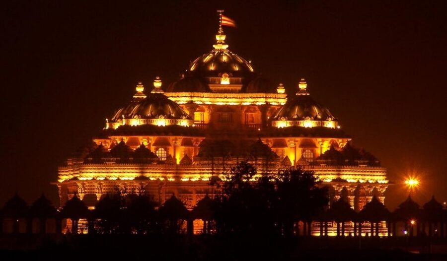 Delhi: Heritage Night Walking Tour with Food Tasting - Akshardham Temple: where the evening turns spectacular