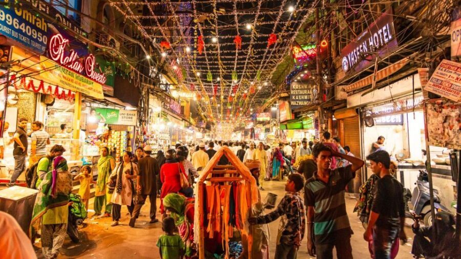 Delhi: Heritage Night Walking Tour with Food Tasting - Food tasting during the walk: small bites with guide context