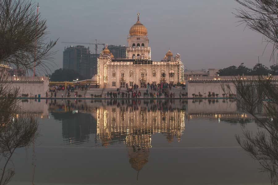 Delhi Highlights: Private Old & New Delhi with Fee Options - Jama Masjid: Red Sandstone and White Marble in Real Life