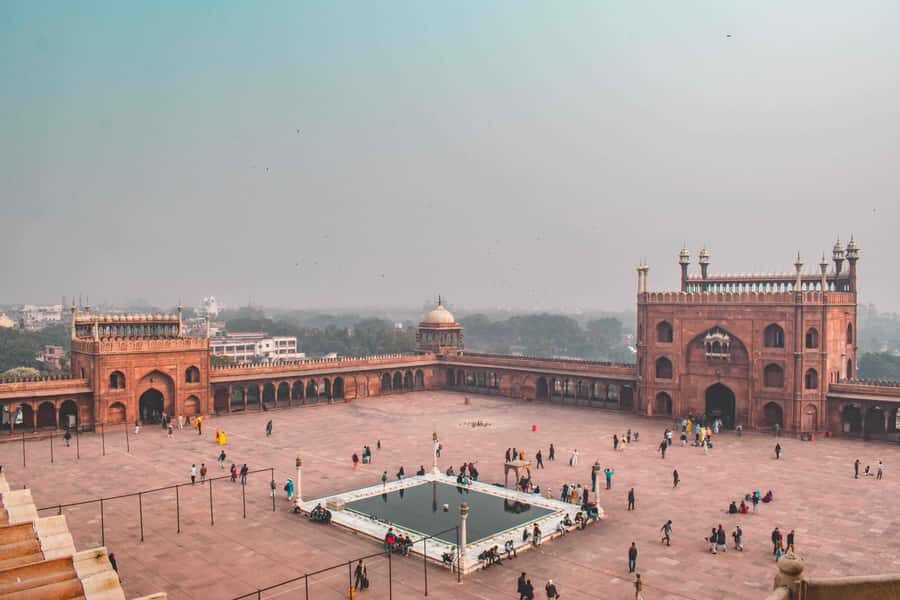 Delhi Highlights: Private Old & New Delhi with Fee Options - Red Fort Exterior Views: A Massive Site You Mostly See From the Outside