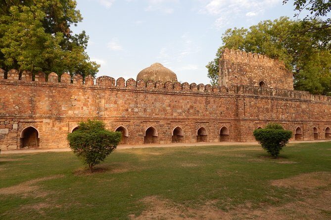 Delhi historical Gardens & Ruins - Mehrauli Archaeological Park: Walk Delhi’s Layers (Quickly, but on Purpose)