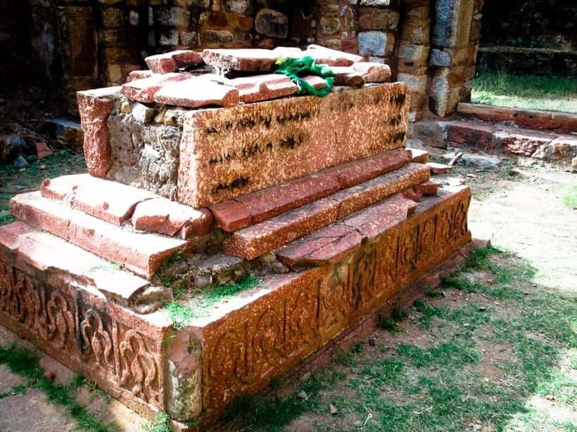 Delhi: Mehrauli Archaeological Park Tour with Hotel Pickup - The guided route: how the 2 hours inside the park really work